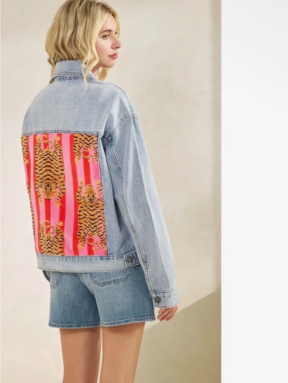Vevert Light Wash Denim Jacket with Pink & Orange Tiger Back Panel size Large